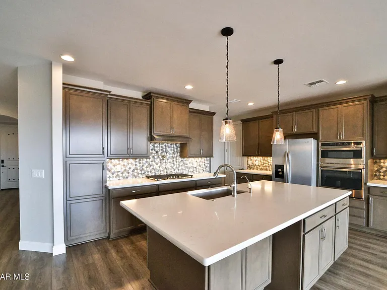 7037 N Robin Nest Ct — Photo 2
