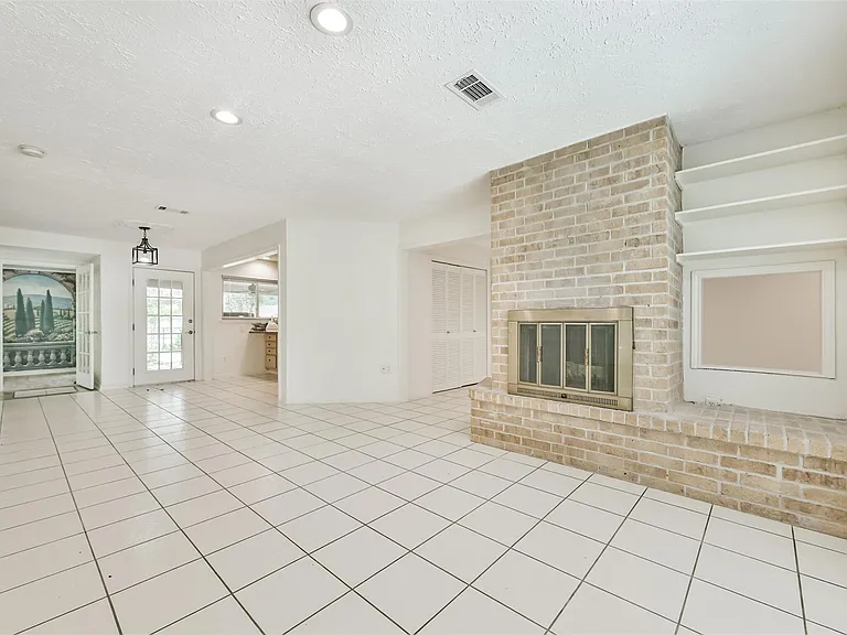 807 Stadium Cir — Photo 6