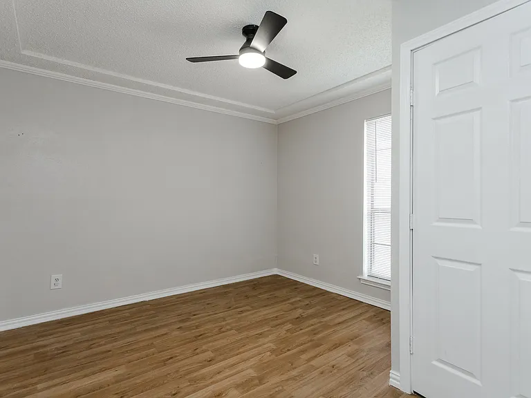 4617 Olympia Dr — Photo 13
