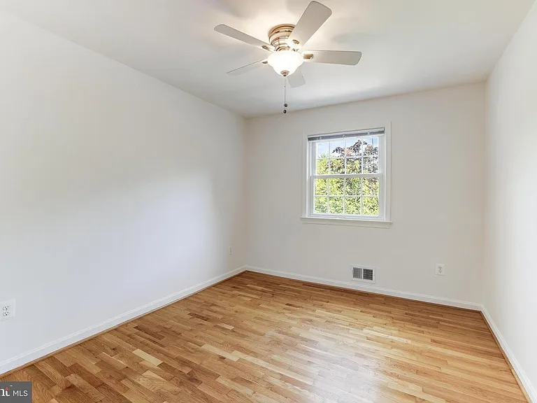 1149 Colonial Rd — Photo 20