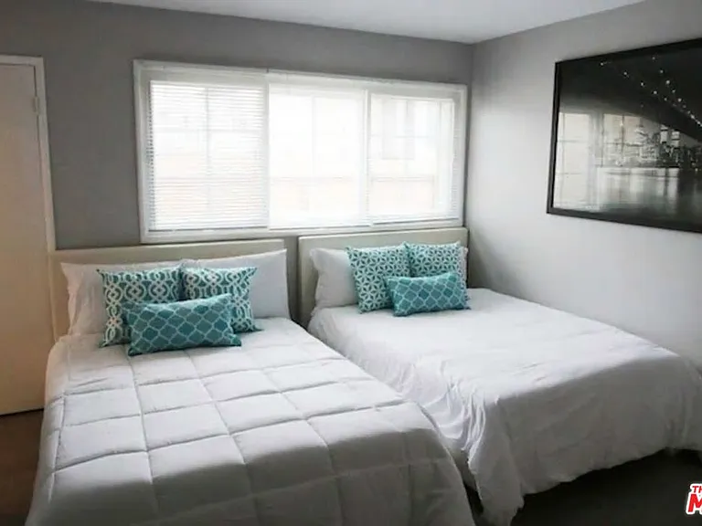 8719 Yorktown Ave — Photo 13