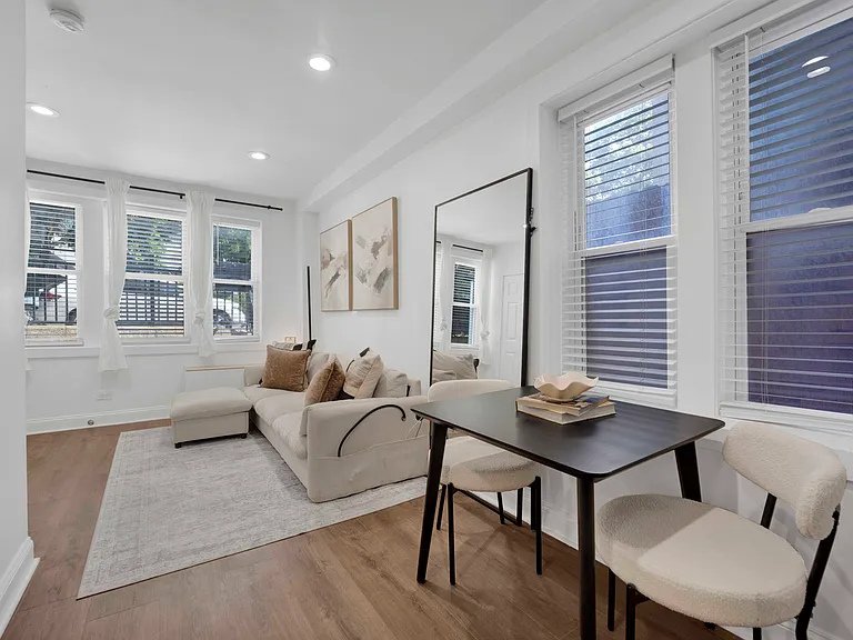 1851 W Dickens Ave #1F — Photo 4