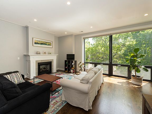 2nd image of 842 N Winchester Ave Unit 3