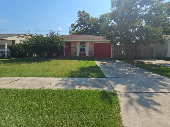 633 Willowbrook Dr, Gretna, LA 70056