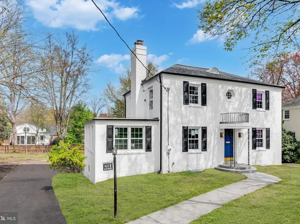 411 E Broad St, Falls Church, VA 22046