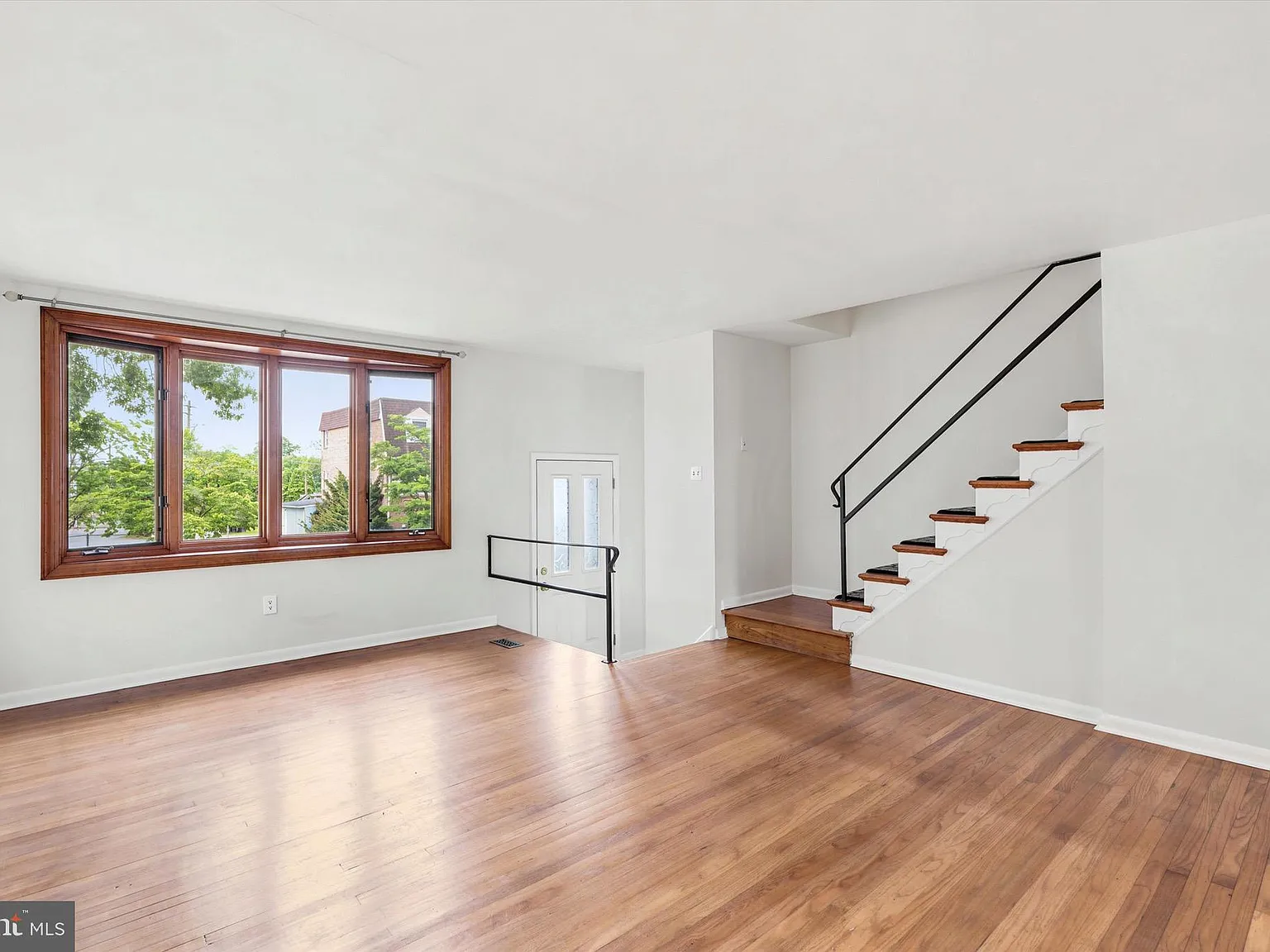 3 bed, 1260 sqft, $2,650 — Photo 4