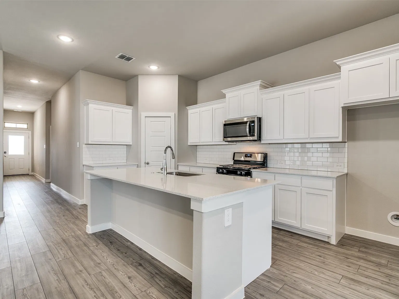 4 bed, 2.0 bath, 1866 sqft, $2,225 — Photo 4