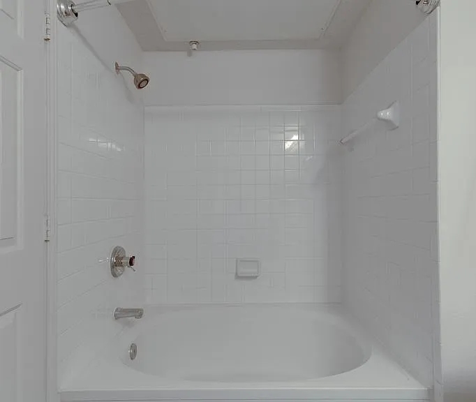La Crosse Apartments — Photo 42