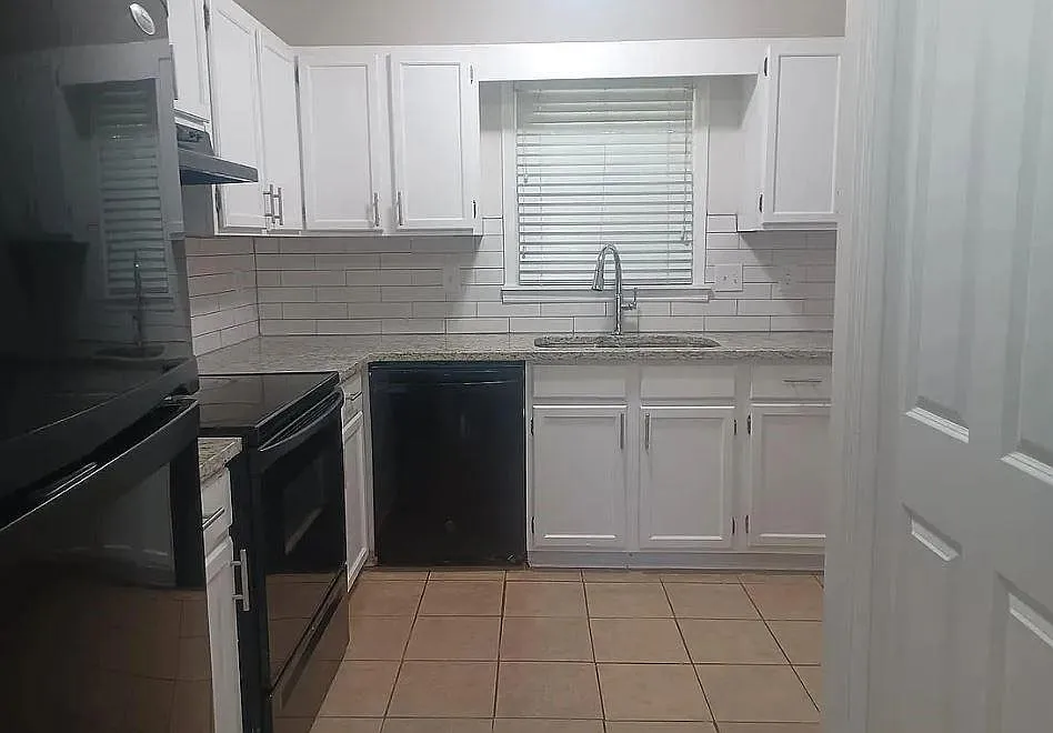 2 bed, 2.5 bath, 1260 sqft, $2,360 — Photo 2