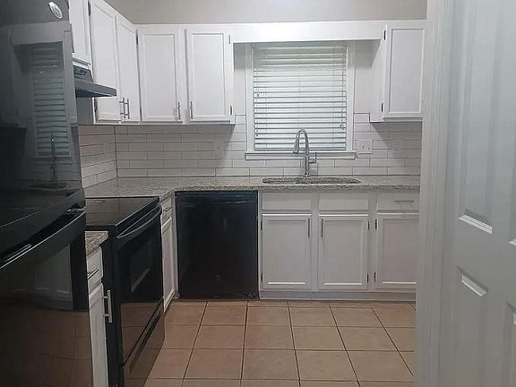 2nd image of 595 Wedgewood Dr