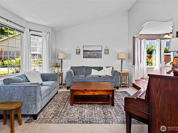 3rd image of 4418 70th Avenue NE