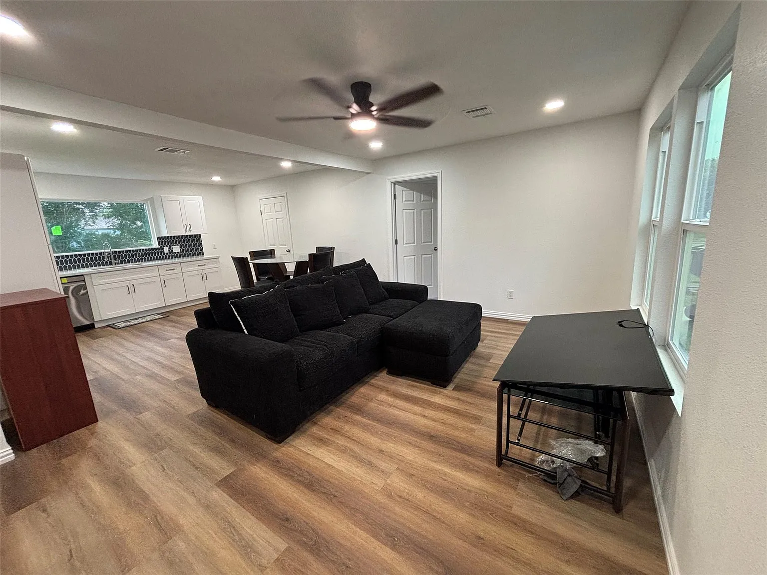 4 bed, 2.0 bath, 1260 sqft, $2,195 — Photo 3