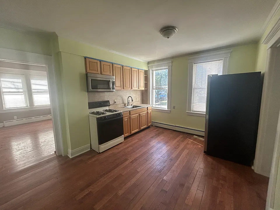 69 Miller Ave #1L