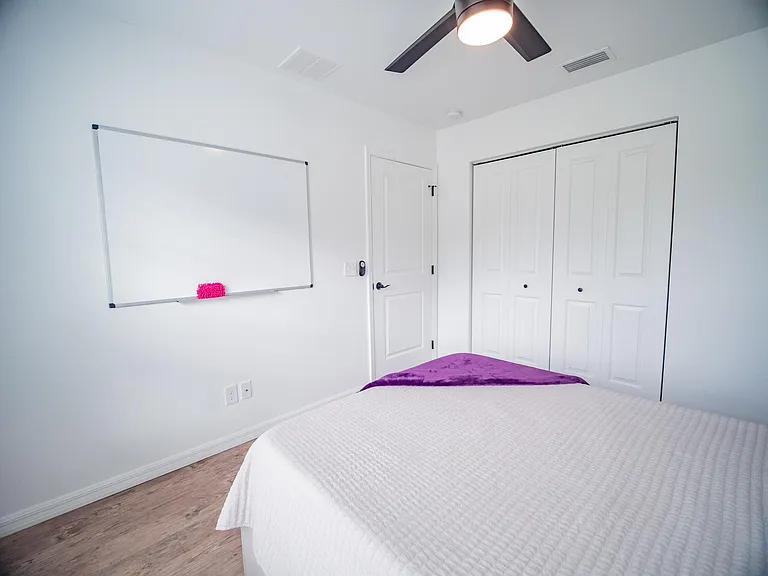 315 SE Lindale Gln — Photo 17