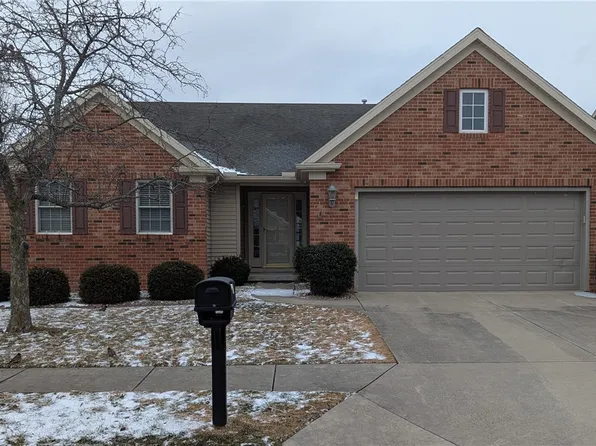 3 Stonefield Ln, Charleston, IL 61920