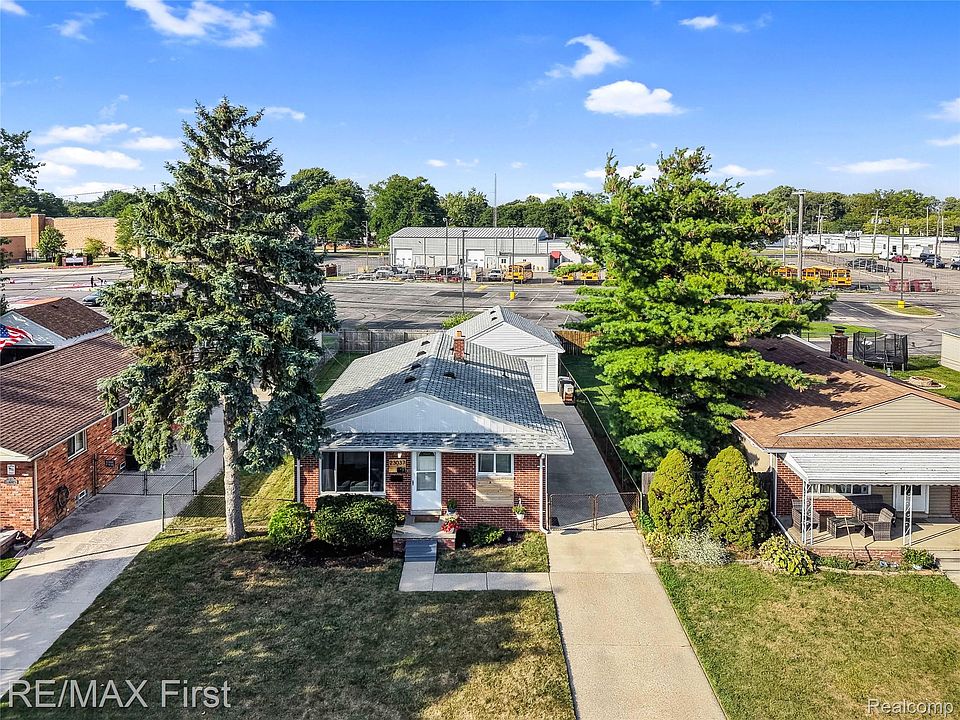 23037 Hoffman St, photo 21
