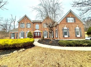 11 Old Schoolhouse Rd, Asbury, NJ 08802