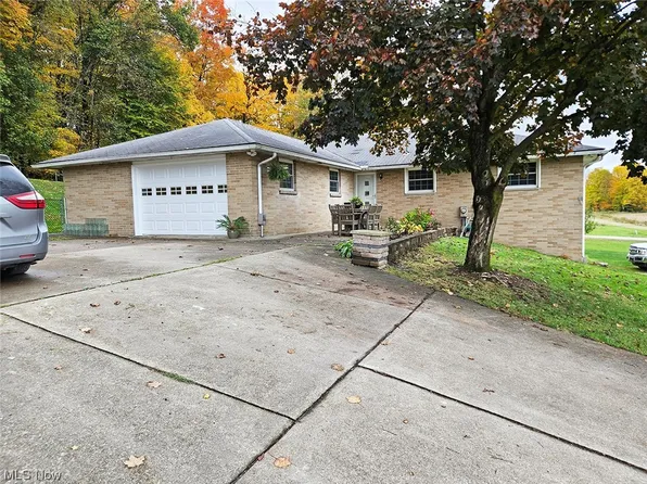 2303 Robertsville Ave SE, Paris, OH 44669