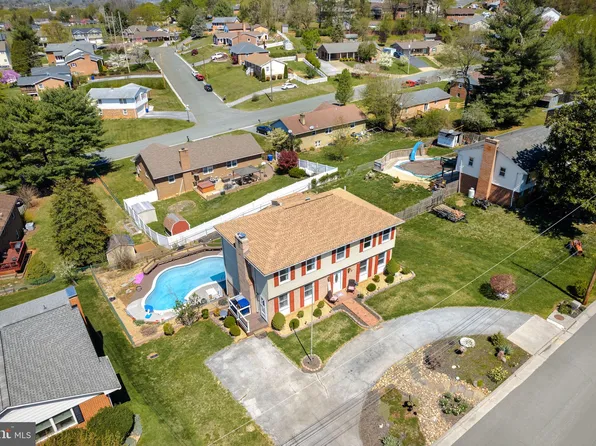 8 Gloucester Rd, Front Royal, VA 22630