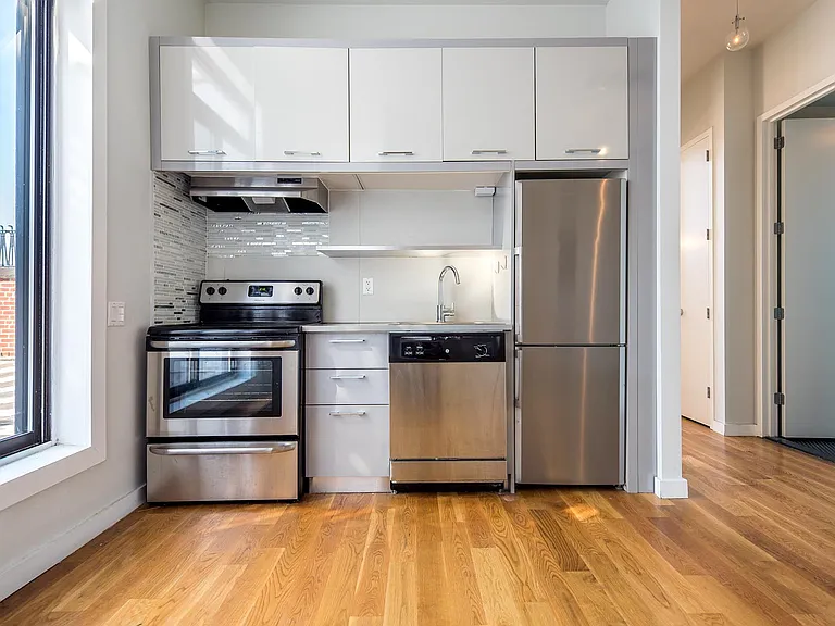 96 Dupont St #4L — Photo 12