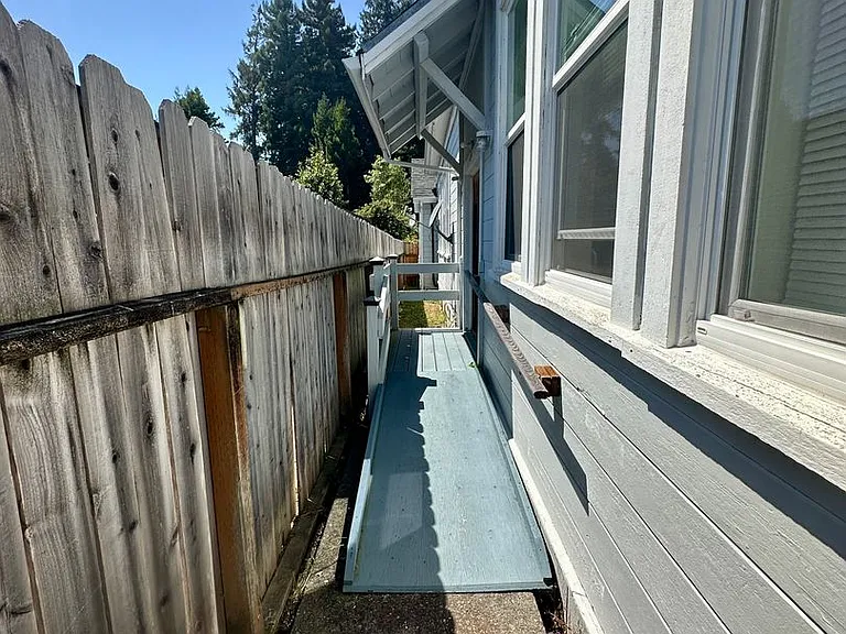 4044 V St — Photo 14