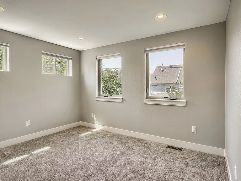 718 W 1st Ave — Photo 26