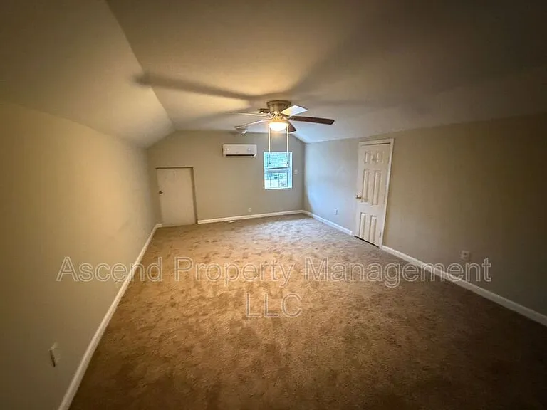 2111 Chamberlain Ave #B — Photo 6