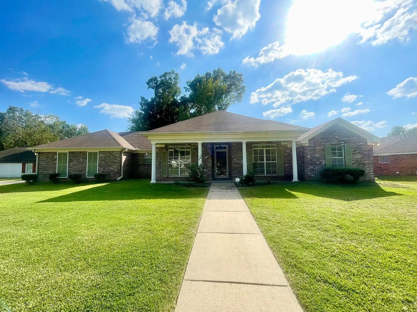 3 bed 2 bath House For Rent in Flowood!! — Photo 1