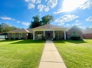 311 Longleaf Dr, Flowood, MS 39232