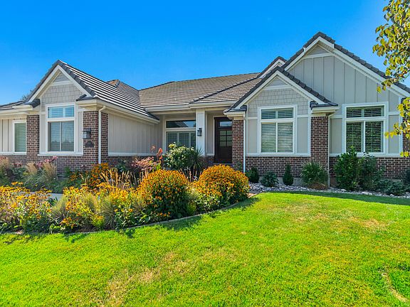 2nd image of 1567 Ridgeview Cir