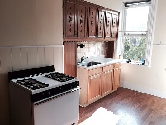 Rented by Premier Metro Realty Corp | media 9