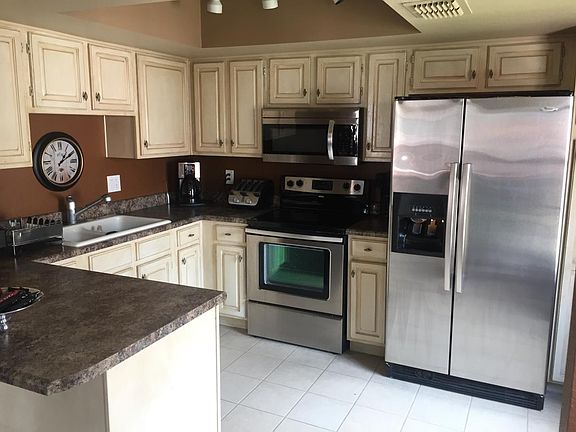 Kitchen Features New Stainless Steel Appliances