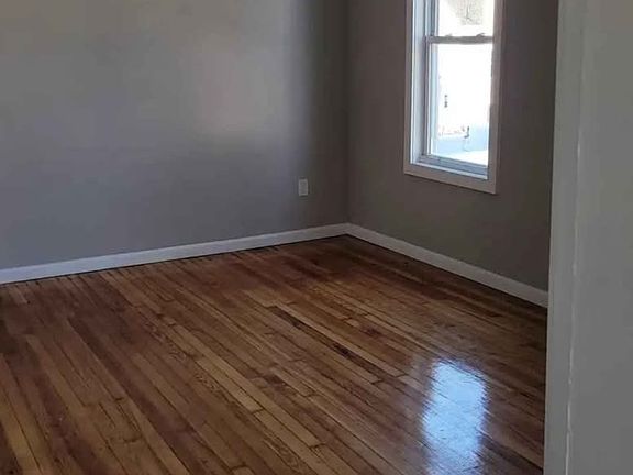4th image of 1066 Mary St Floor 2