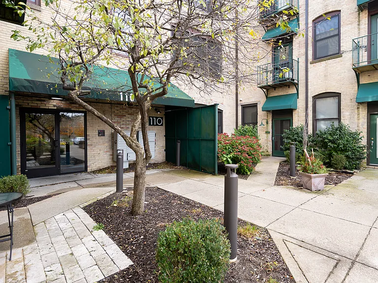 110 N Harbor Dr #104 — Photo 32