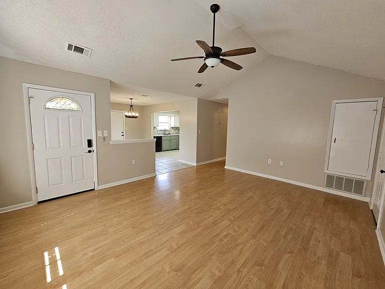 2219 Calle De Cantabria — Photo 5