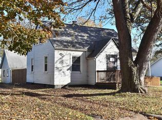 2468 33rd St, Moline, IL 61265