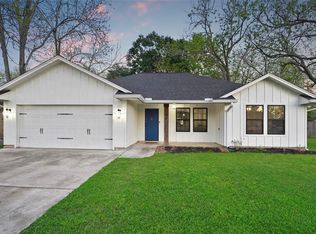 104 Marigold St, Lake Jackson, TX 77566