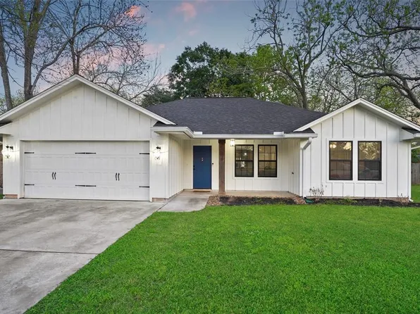 104 Marigold Street, Lake Jackson, TX 77566