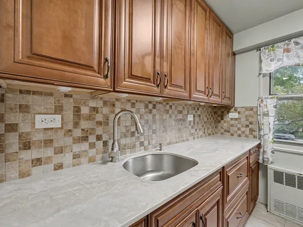 190 Cozine Avenue image 14 of 26