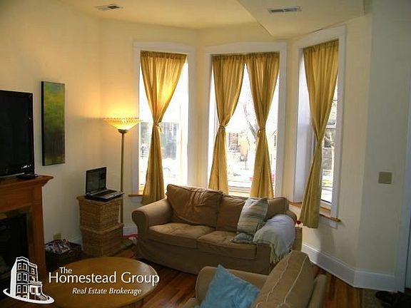 3rd image of 1931 N Wood St #1