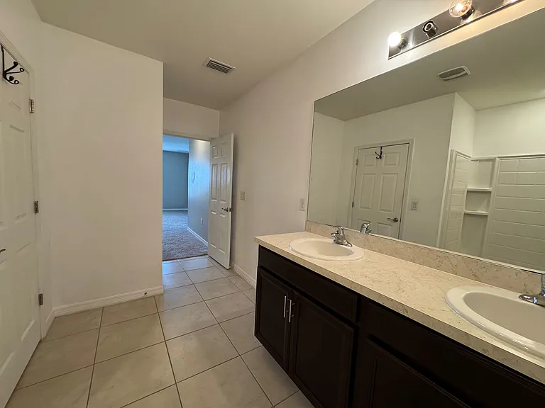 18661 Miami Blvd — Photo 18
