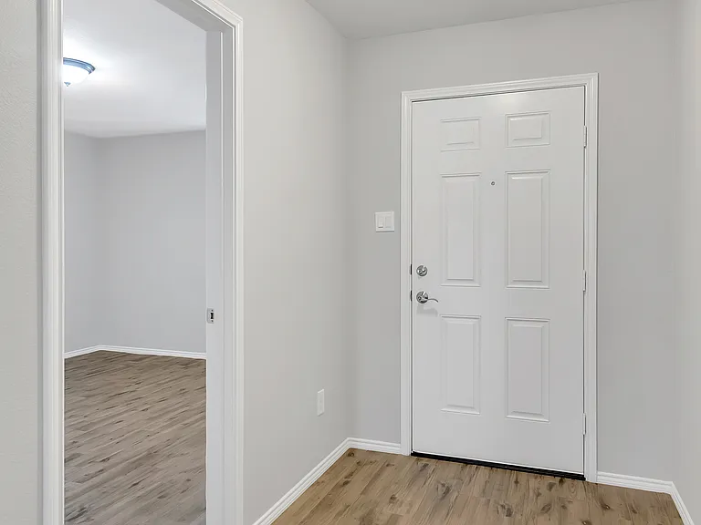 16329 Severn Ln — Photo 5