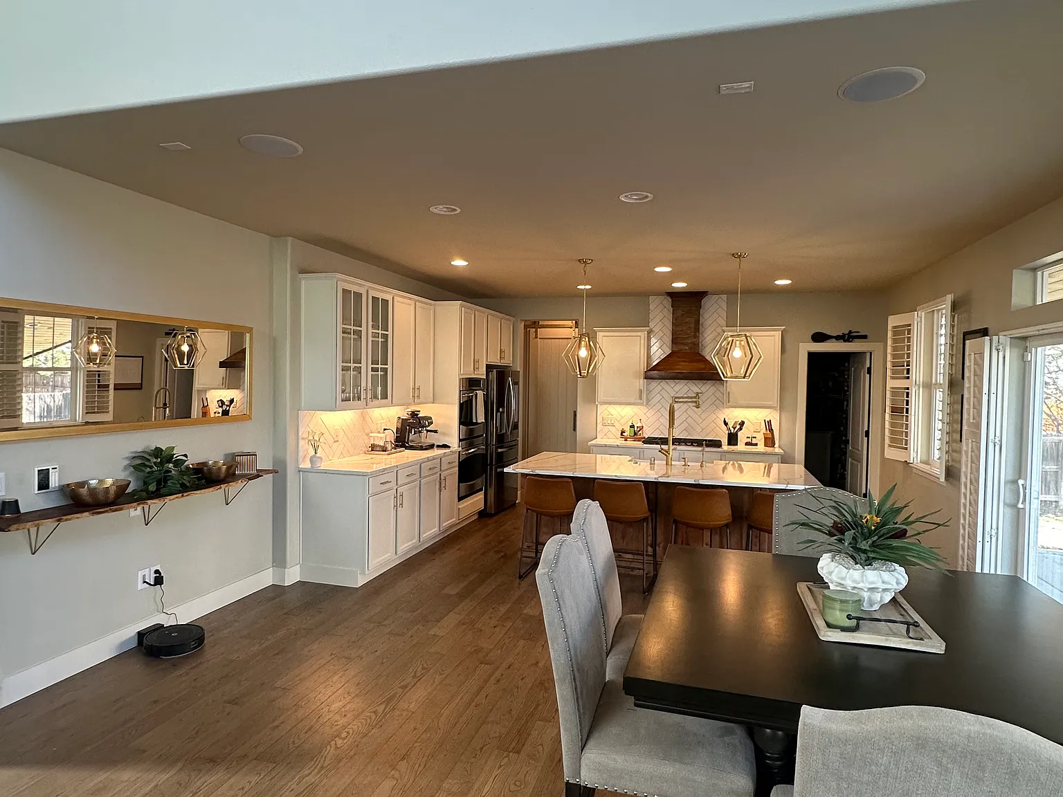5 bed, 3774 sqft, $6,250 — Photo 2