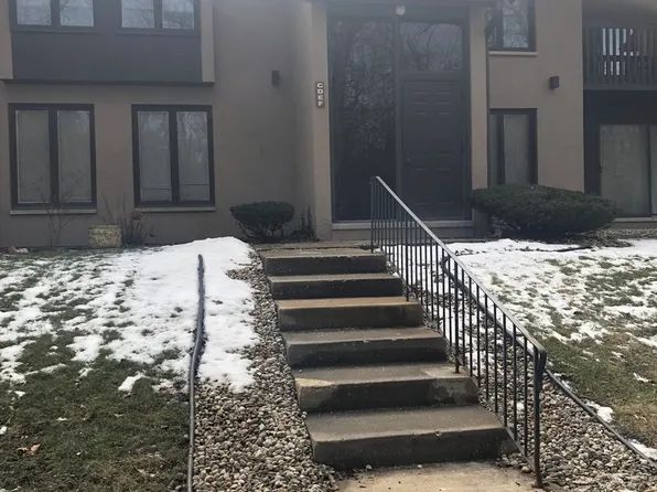 1100 Holbrook Rd APT E, Homewood, IL 60430