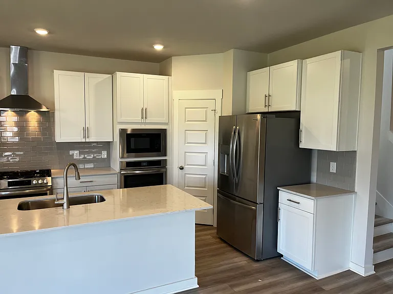 1433 English Oak Dr — Photo 2