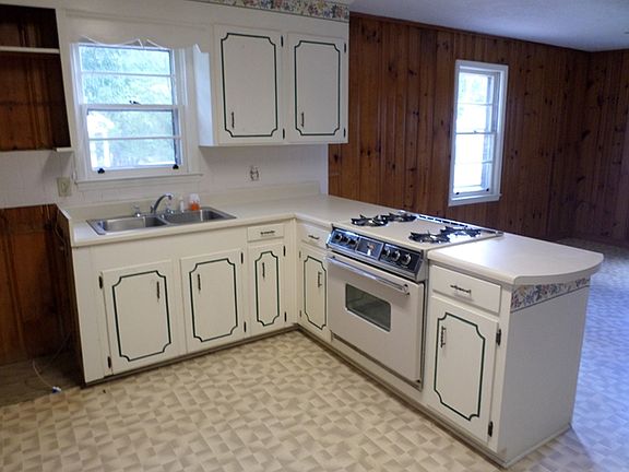 4th image of 909 Northside Dr E