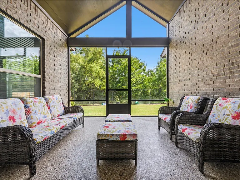 3013 Chalice Well Dr — Photo 34