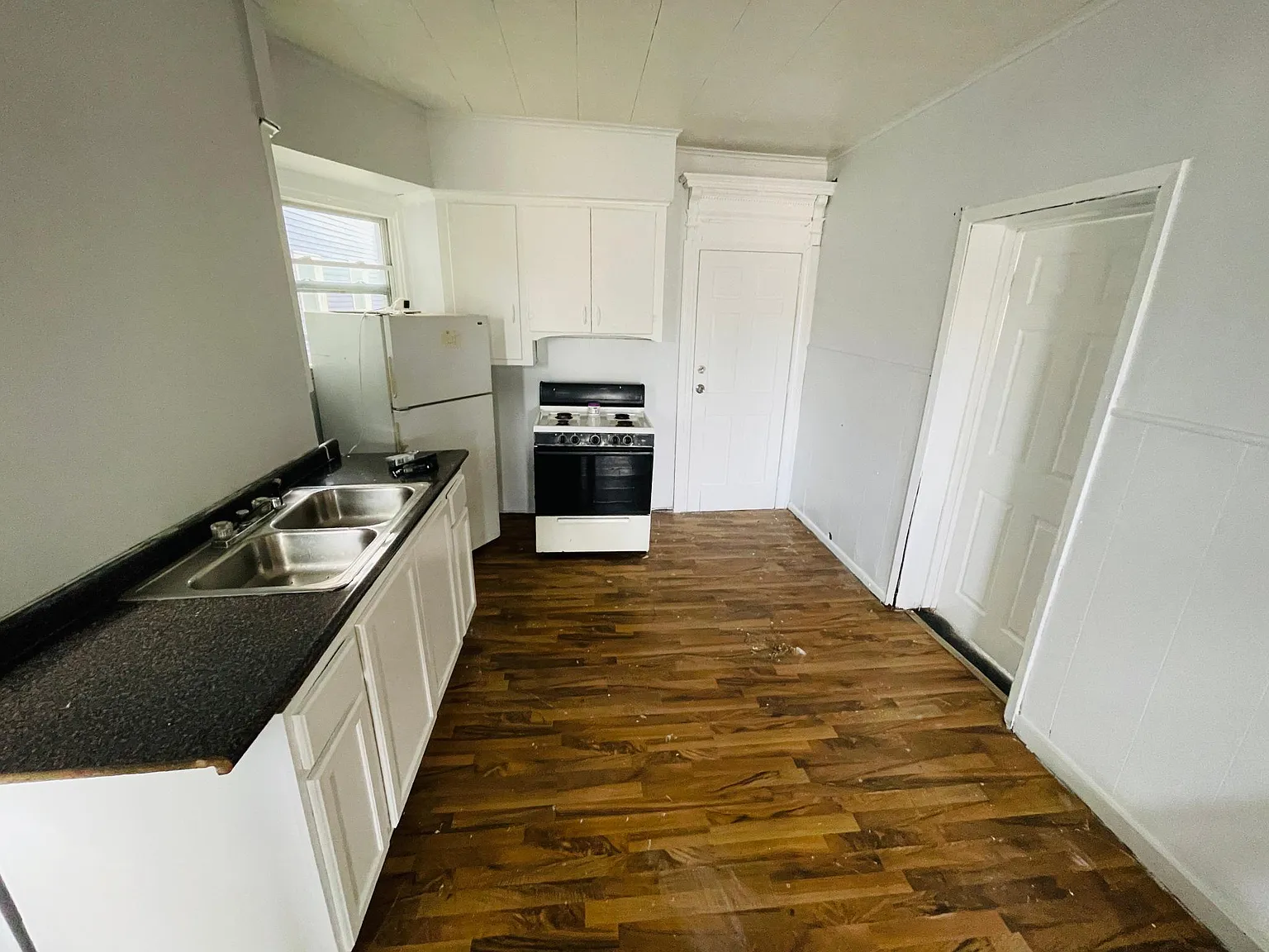 327 Hampshire St — Photo 1
