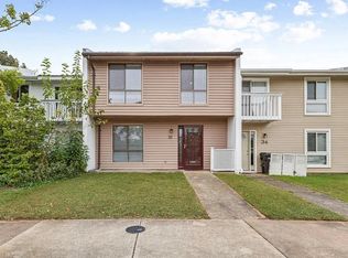 32 Regis Cir #32, Sterling, VA 20164