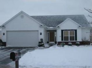 636 Sandstone Dr, Perrysburg, OH 43551
